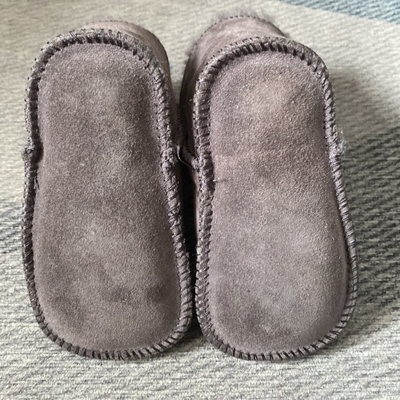 Infant Ugg Erin Bootie Style 5202 in Charcoal - Picture 7 of 8